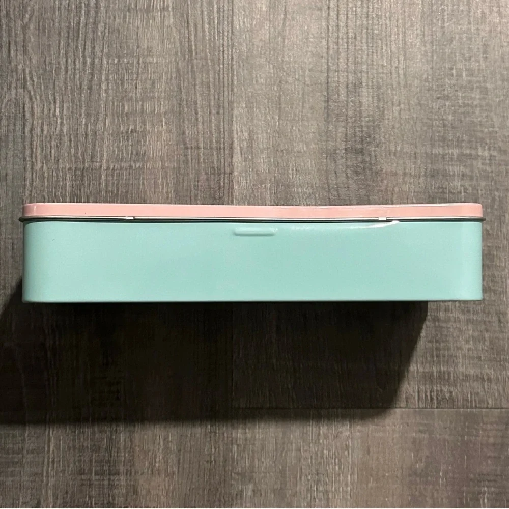💞 Pink & Bluish Green Gidget from Secret Life of Pets Tin Pencil Box